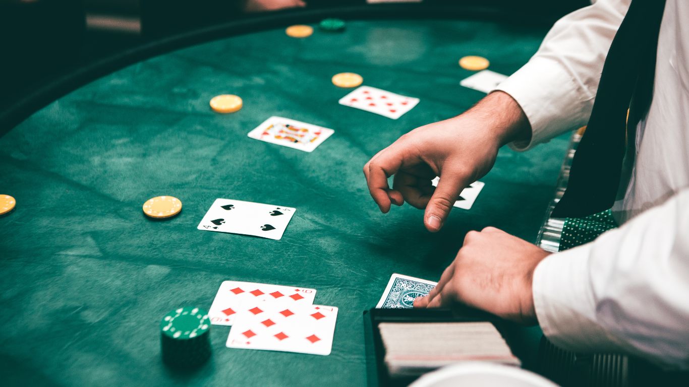 Los síntomas de la ludopatía pueden manifestarse de diversas formas, como la ansiedad, la irritabilidad, la obsesión por el juego y la negación de la situación. 